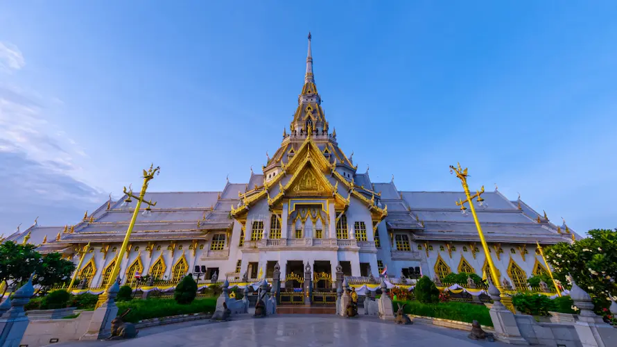 Chachoengsao Travel Guide - Front View of Wat Sothon Wararam Worawihan